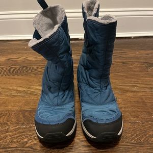 Gently worn blue KEEN women’s size 10 Terradora mid-calf pull-on boot